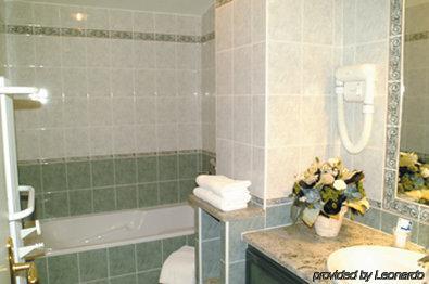 Restaurant Atrachjata Adonis 3*